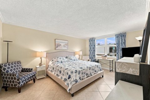 Condo in Lauderdale-by-the-Sea, Florida, 2 bedrooms № 2412808 - photo 9