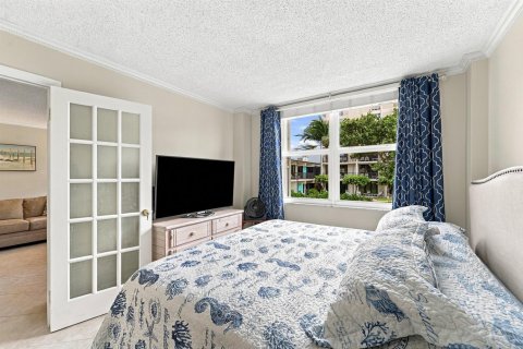Condo in Lauderdale-by-the-Sea, Florida, 2 bedrooms № 2412808 - photo 17