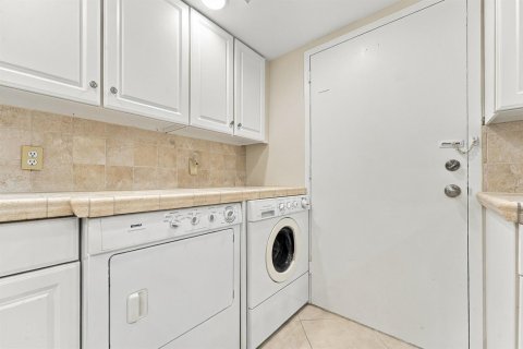 Condo in Lauderdale-by-the-Sea, Florida, 2 bedrooms № 2412808 - photo 8