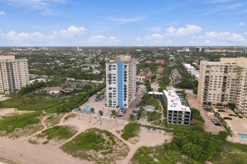 Condo in Lauderdale-by-the-Sea, Florida, 2 bedrooms № 2412808 - photo 30