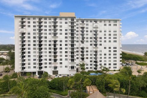 Condo in Lauderdale-by-the-Sea, Florida, 2 bedrooms № 2412808 - photo 23