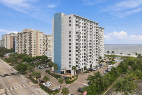 Condo in Lauderdale-by-the-Sea, Florida, 2 bedrooms № 2412808 - photo 24
