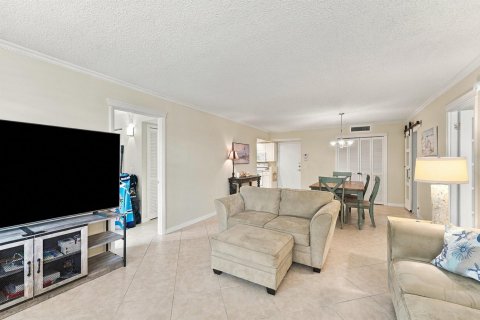 Condo in Lauderdale-by-the-Sea, Florida, 2 bedrooms № 2412808 - photo 3