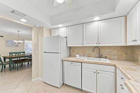 Condo in Lauderdale-by-the-Sea, Florida, 2 bedrooms № 2412808 - photo 7