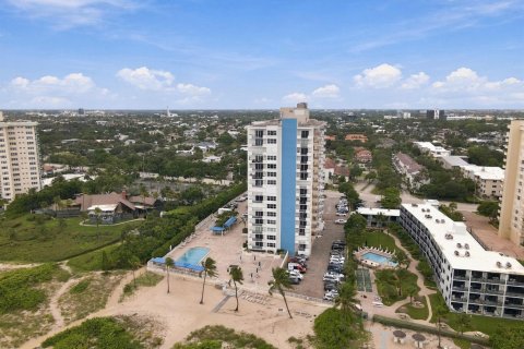 Condo in Lauderdale-by-the-Sea, Florida, 2 bedrooms № 2412808 - photo 28