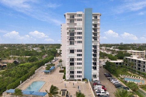 Condo in Lauderdale-by-the-Sea, Florida, 2 bedrooms № 2412808 - photo 26
