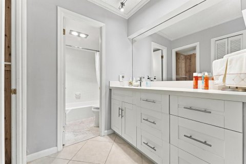 Condo in Lauderdale-by-the-Sea, Florida, 2 bedrooms № 2412808 - photo 19