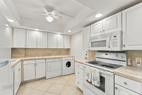 Condo in Lauderdale-by-the-Sea, Florida, 2 bedrooms № 2412808 - photo 5