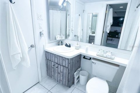Купить кондоминиум в Хейнс-Сити, Флорида 6 комнат, 144.93м2, № 1538089 - фото 28