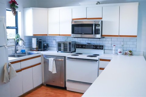 Купить кондоминиум в Хейнс-Сити, Флорида 6 комнат, 144.93м2, № 1538089 - фото 5