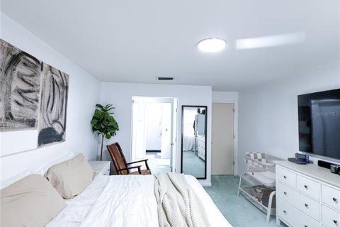 Купить кондоминиум в Хейнс-Сити, Флорида 6 комнат, 144.93м2, № 1538089 - фото 14