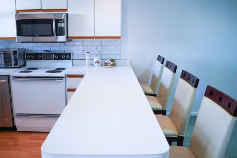 Купить кондоминиум в Хейнс-Сити, Флорида 6 комнат, 144.93м2, № 1538089 - фото 6