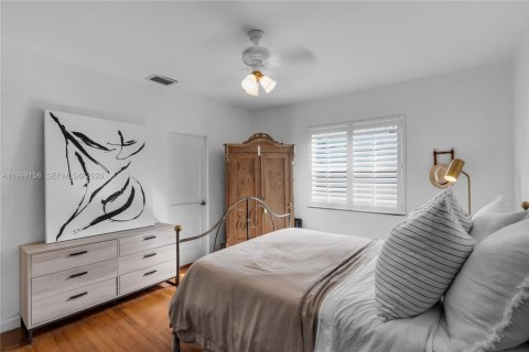 House in Miami, Florida 3 bedrooms, 213.86 sq.m. № 2067450 - photo 22