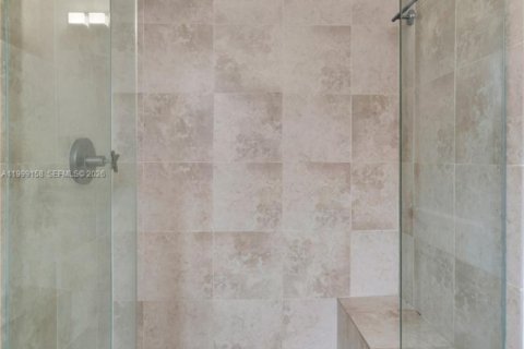 House in Miami, Florida 3 bedrooms, 213.86 sq.m. № 2067450 - photo 26