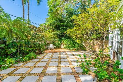 House in Miami, Florida 3 bedrooms, 213.86 sq.m. № 2067450 - photo 27