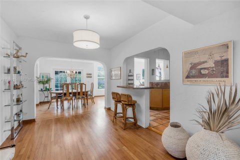 House in Miami, Florida 3 bedrooms, 213.86 sq.m. № 2067450 - photo 7