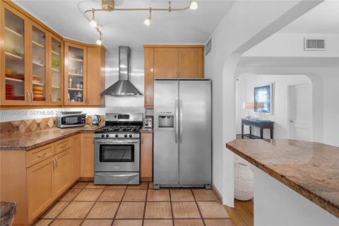 House in Miami, Florida 3 bedrooms, 213.86 sq.m. № 2067450 - photo 14