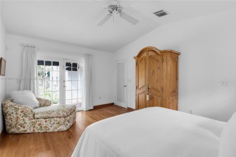 House in Miami, Florida 3 bedrooms, 213.86 sq.m. № 2067450 - photo 18