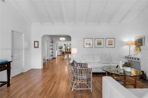 House in Miami, Florida 3 bedrooms, 213.86 sq.m. № 2067450 - photo 3