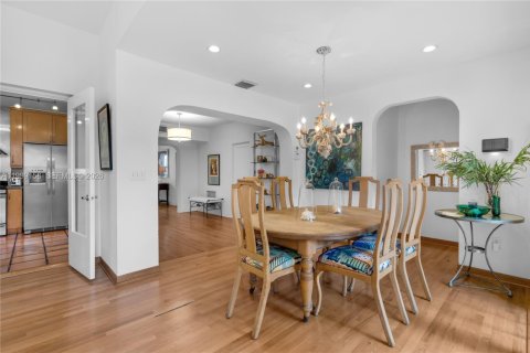 House in Miami, Florida 3 bedrooms, 213.86 sq.m. № 2067450 - photo 8