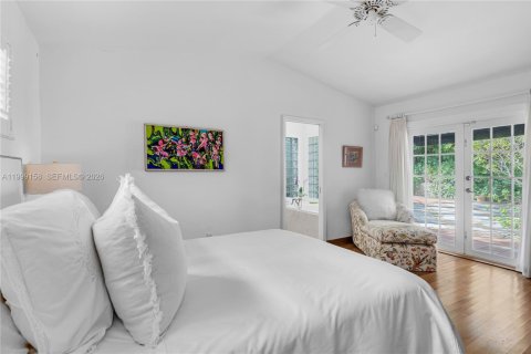 House in Miami, Florida 3 bedrooms, 213.86 sq.m. № 2067450 - photo 17