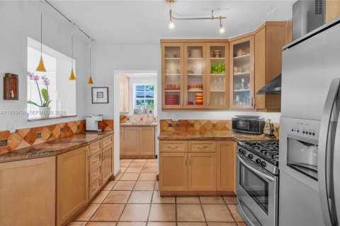 House in Miami, Florida 3 bedrooms, 213.86 sq.m. № 2067450 - photo 13