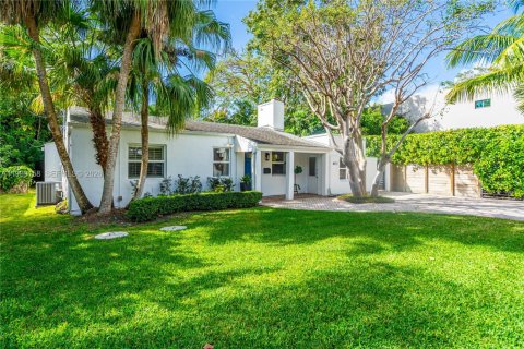 House in Miami, Florida 3 bedrooms, 213.86 sq.m. № 2067450 - photo 2