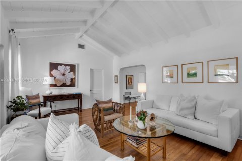 House in Miami, Florida 3 bedrooms, 213.86 sq.m. № 2067450 - photo 6