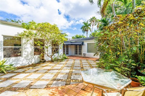 House in Miami, Florida 3 bedrooms, 213.86 sq.m. № 2067450 - photo 28