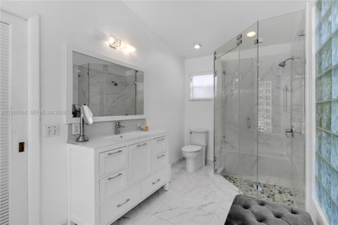 House in Miami, Florida 3 bedrooms, 213.86 sq.m. № 2067450 - photo 19