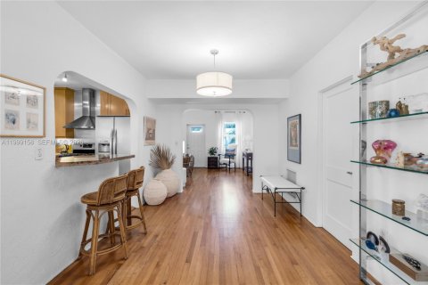 House in Miami, Florida 3 bedrooms, 213.86 sq.m. № 2067450 - photo 10