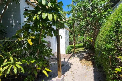 Купить коммерческую недвижимость в Майами-Бич, Флорида 332.68м2, № 1704102 - фото 30
