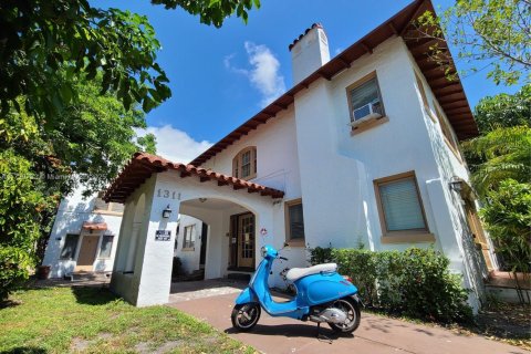 Купить коммерческую недвижимость в Майами-Бич, Флорида 332.68м2, № 1704102 - фото 1