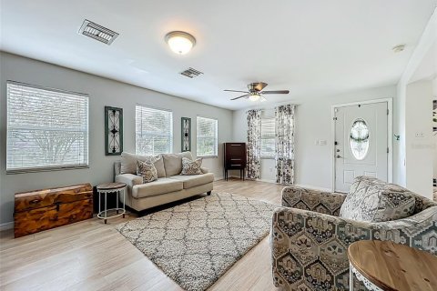 House in Longwood, Florida 3 bedrooms, 129.97 sq.m. № 1879150 - photo 6