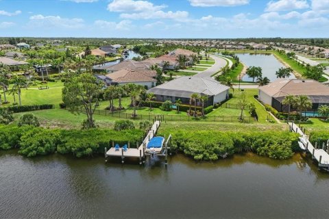 House in Port Charlotte, Florida 4 bedrooms, 219.34 sq.m. № 1786428 - photo 4