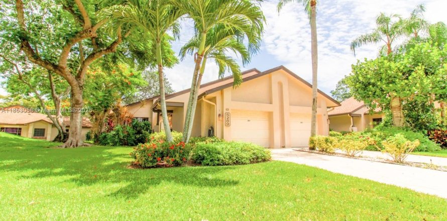 House in Delray Beach, Florida 3 bedrooms, 144.37 sq.m. № 1875744