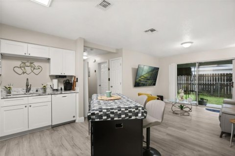 Villa ou maison à vendre à Orlando, Floride: 3 chambres, 118.82 m2 № 2400445 - photo 11