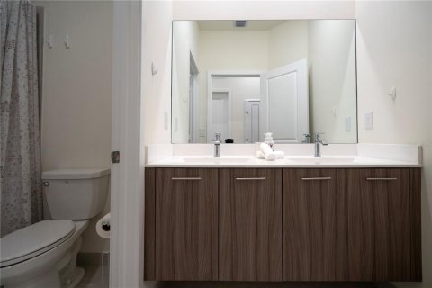 Townhouse in Doral, Florida 4 bedrooms, 153.47 sq.m. № 1721999 - photo 16