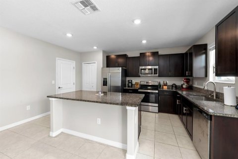House in Riverview, Florida 4 bedrooms, 244.61 sq.m. № 1675528 - photo 14