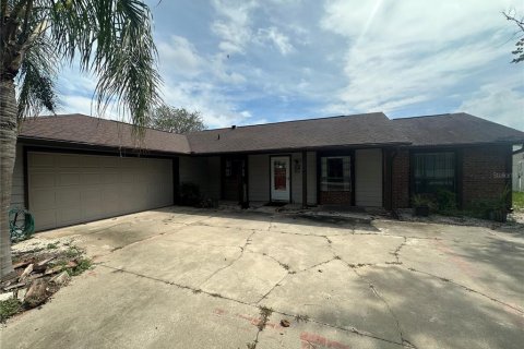 Villa ou maison à louer à Fruitland Park, Floride: 2 chambres, 147.16 m2 № 2413973 - photo 2