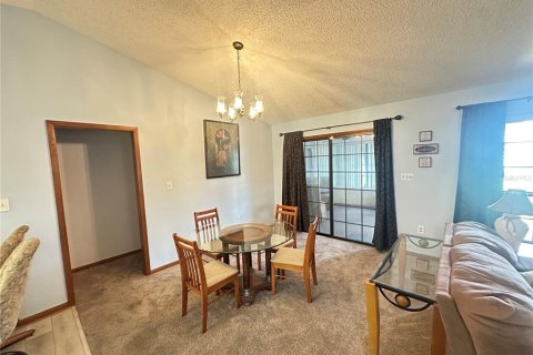 Villa ou maison à louer à Fruitland Park, Floride: 2 chambres, 147.16 m2 № 2413973 - photo 5
