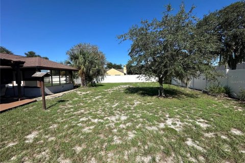 Villa ou maison à louer à Fruitland Park, Floride: 2 chambres, 147.16 m2 № 2413973 - photo 14