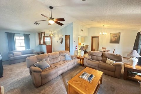 Villa ou maison à louer à Fruitland Park, Floride: 2 chambres, 147.16 m2 № 2413973 - photo 4