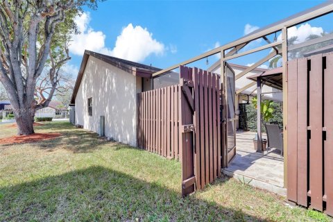 Townhouse in Miami, Florida 3 bedrooms, 116.41 sq.m. № 2029993 - photo 21