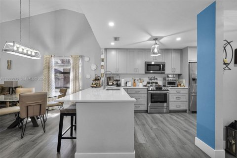 Townhouse in Miami, Florida 3 bedrooms, 116.41 sq.m. № 2029993 - photo 3