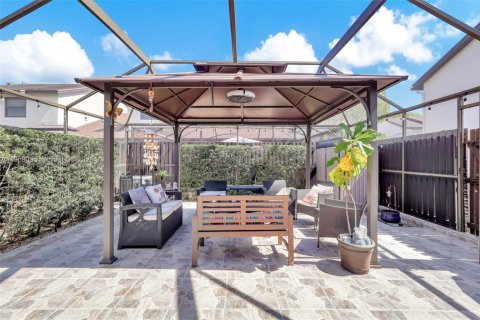 Townhouse in Miami, Florida 3 bedrooms, 116.41 sq.m. № 2029993 - photo 17