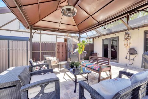 Townhouse in Miami, Florida 3 bedrooms, 116.41 sq.m. № 2029993 - photo 19