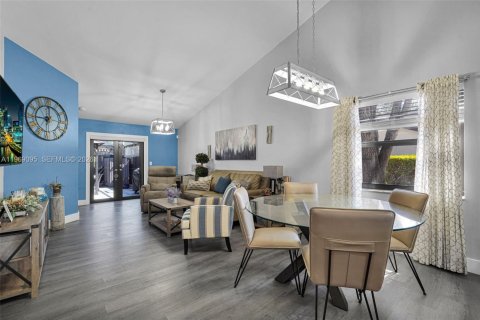 Townhouse in Miami, Florida 3 bedrooms, 116.41 sq.m. № 2029993 - photo 5