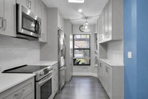 Townhouse in Miami, Florida 3 bedrooms, 116.41 sq.m. № 2029993 - photo 4