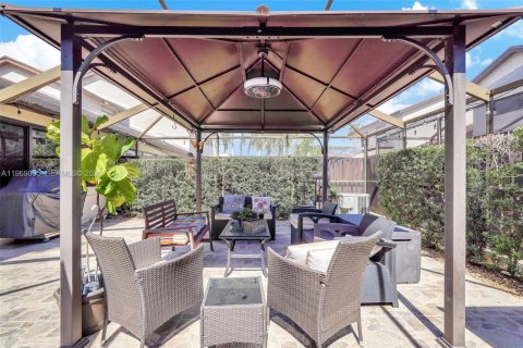 Townhouse in Miami, Florida 3 bedrooms, 116.41 sq.m. № 2029993 - photo 18